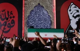 حرم رضوی؛ پیکر قائد امت میان سیل جمعیت درمشهد